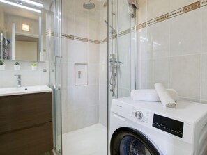 Bathroom - Mas de la Madrague by Interhome (Saint Cyr sur Mer La Madrague)