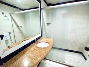 Estúdio básico | Banheiro