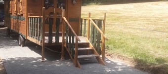 Roulotte AU Bord D'un Etang