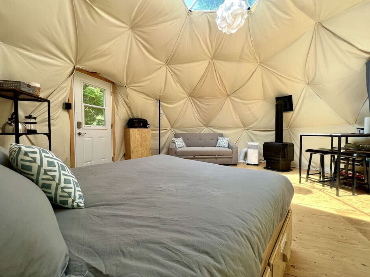 1 bedroom, bed sheets