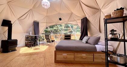 DĂŽme #2 avec vue sur les montagnes