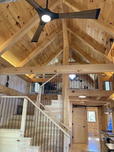 Cozy New TimberFrame Vineyard Haven!
