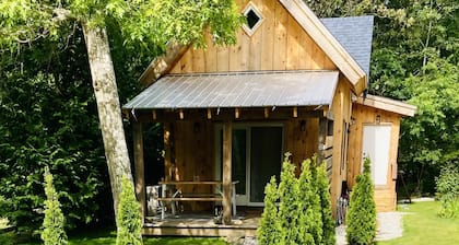 Cozy New TimberFrame Vineyard Haven!