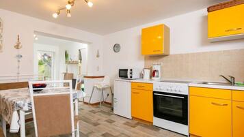 Kühlschrank, Mikrowelle, Ofen, Toaster