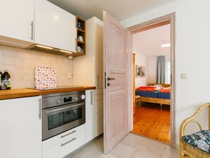 Køleskab, ovn, opvaskemaskine, brødrister