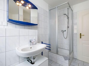 Bathroom - Apartment Plötz by Interhome (Zinnowitz)