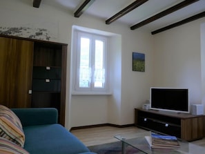 Fernseher, Kamin