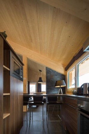 Kylskåp, mikrovågsugn, ugn och diskmaskin