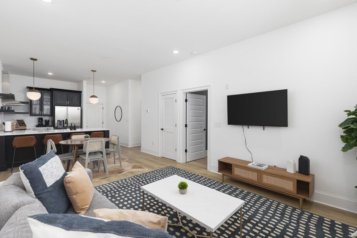 Close to Broadway + Walkable Area - 4 Bed, 2 Bedrm