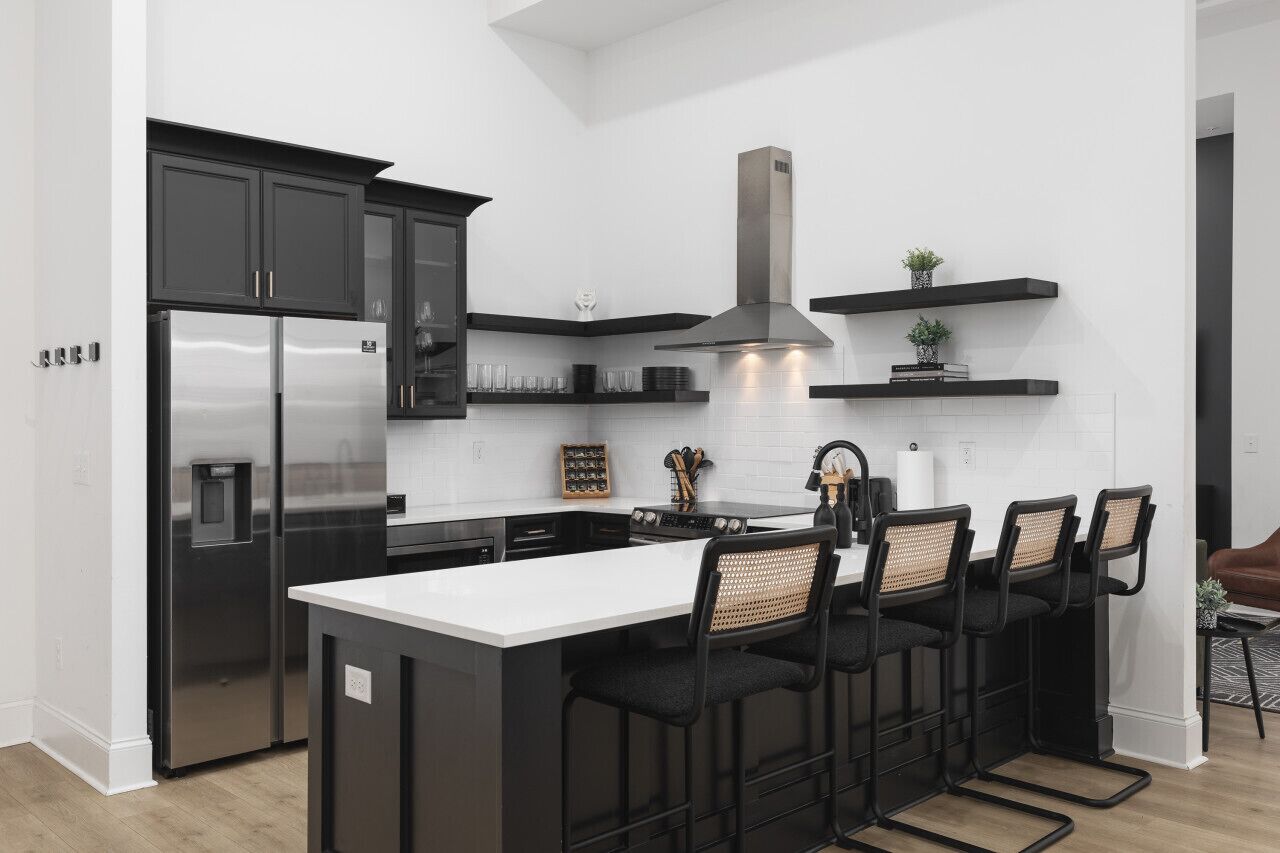 Luxury 6 Bed 3 Bedroom Walk to Restaurants +Coffee