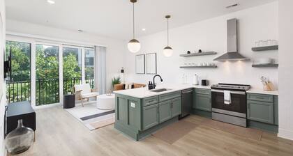 Chic Spacious 2 Bedroom Walk to Coffee+Restaurants