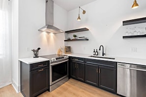 Refrigerador, microondas, horno, placa de cocina