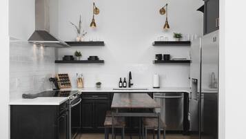 Coffee/tea maker, fridge, microwave, oven