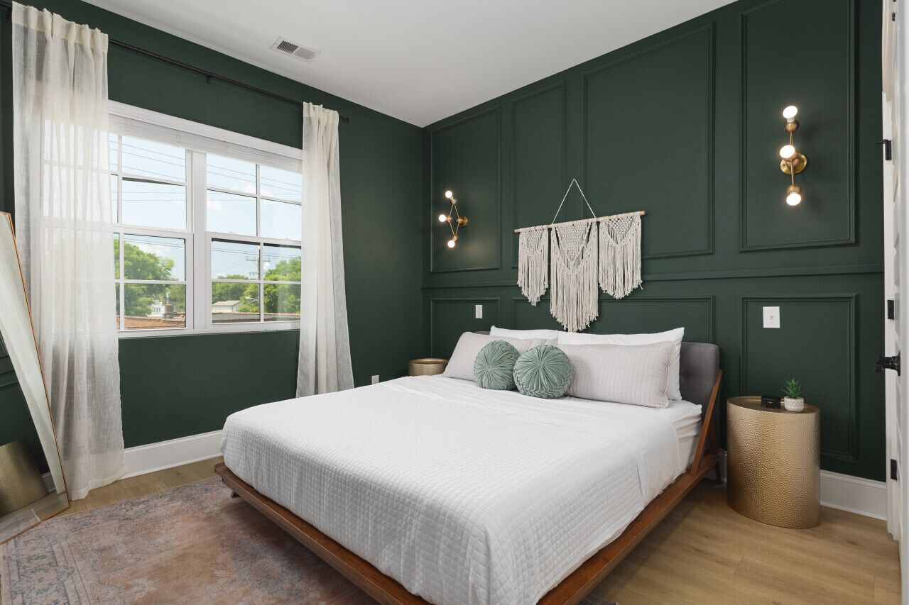 2 makuuhuonetta, memory foam -patjalliset sängyt, silitysrauta/-lauta