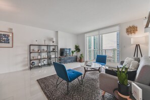 Apartment | 1 bedroom, free WiFi - The Club- RE Rentals (Miami)