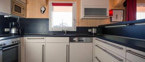 Refrigerador, microondas, horno y lavavajillas