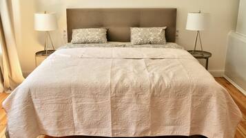 2 sovrum, skrivbord, strykjärn/strykbräda och wi-fi