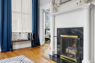 3BR on University Hill | Mins to USC | Sleeps 8