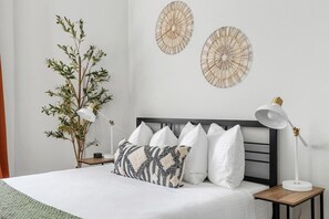 3 bedrooms, desk, iron/ironing board, travel crib