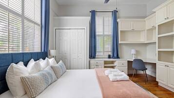 3 Schlafzimmer, Schreibtisch, Bügeleisen/Bügelbrett, Reisekinderbett