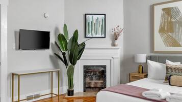 3 Schlafzimmer, Schreibtisch, Bügeleisen/Bügelbrett, Reisekinderbett