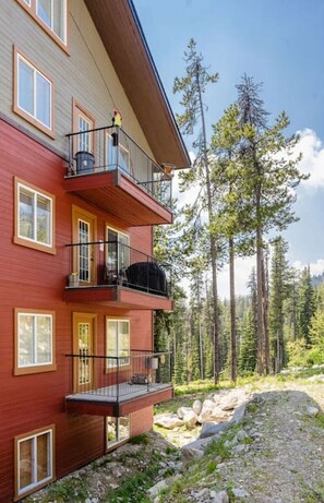 Exterior - Trailblazers Retreat | 3 Bed w/ Family Games Room (Big White)