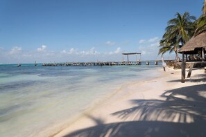 Beach - 2 bed Condo Caracoles (Isla Mujeres)