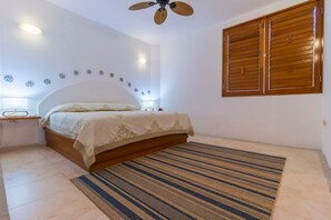 2 slaapkamers, een kluis op de kamer, een strijkplank/strijkijzer