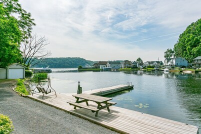 Waterfront Hot Tub On The Bay