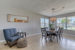 Dining - Cresting Wave Cottage by the Sea (Ormond Beach)