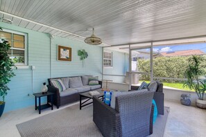 Terrace/patio - Cresting Wave Cottage by the Sea (Ormond Beach)