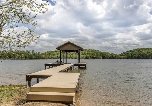 LAKEFRONT HOME ON WATTS BARR LAKE WITH BOAT DOCK