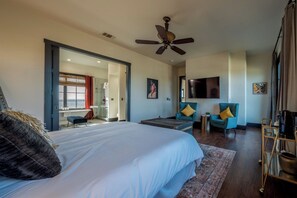 5 bedrooms, desk, iron/ironing board, free WiFi