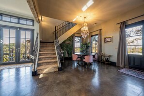 Interior - Turnbull House: Outdoor Oasis w/ Amazing Views (Fredericksburg)