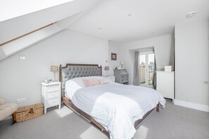 3 bedrooms, iron/ironing board, WiFi, bed sheets - At Home in South West London (London)