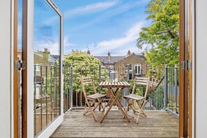 Outdoor dining - At Home in South West London (London)