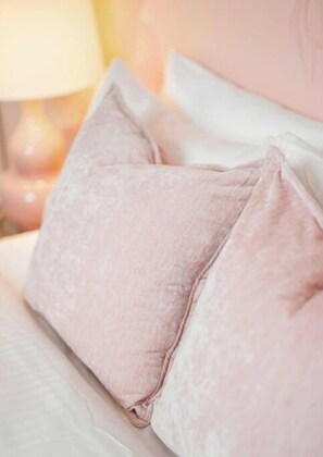 1 bedroom - Lindee Zimmer Art Suite 208 (Denver)