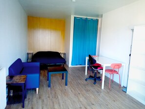 1 bedroom, bed sheets