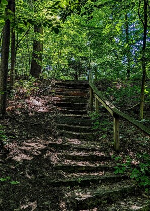 Property grounds - Spacious home for travelers. Big discount for monthly renters. (Michigan City)