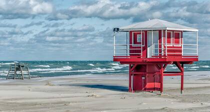 Spacious home for travelers. Big discount for monthly renters.