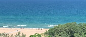 Spacious home near nightlife, beaches, dunes, zoo, and Lake Michigan charters.