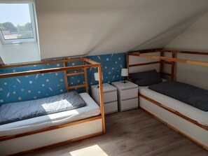 2 bedrooms, free WiFi, bed sheets