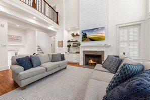 Smart-TV, Kamin, Tischtennisplatte