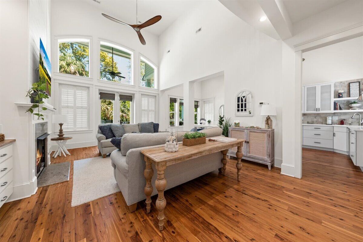 Smart TV, chimenea, mesa de ping pong