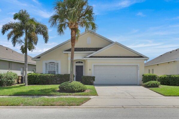 Exterior - In Orlando area, large Family Friendly Home - Close to Disney (Clermont)