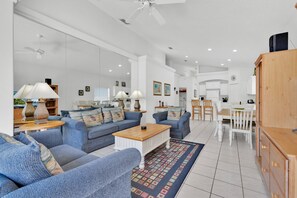 Tischtennisplatte, Bücher, Stereoanlage