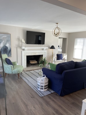 Smart TV - Completely updated home! -Close to hospitals, UD, Wright Patt Air Force Base. (Kettering)