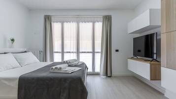 1 bedroom, desk, free WiFi, bed sheets