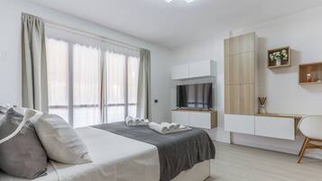 1 bedroom, desk, free WiFi, bed sheets