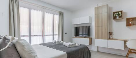 1 bedroom, desk, free WiFi, bed sheets